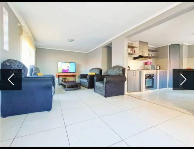 4 BEDROOM HOUSE FOR SALE IN ENNERDALE EXT 1
